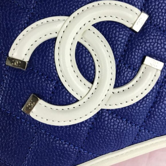 CHANEL - Picture 3 of 11